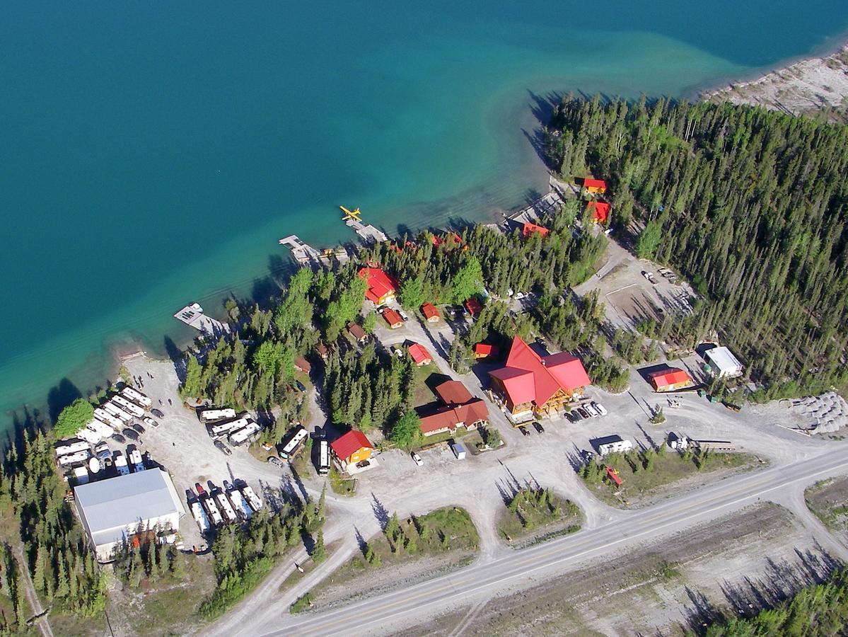 Northern Rockies Lodge Muncho Lake Extérieur photo