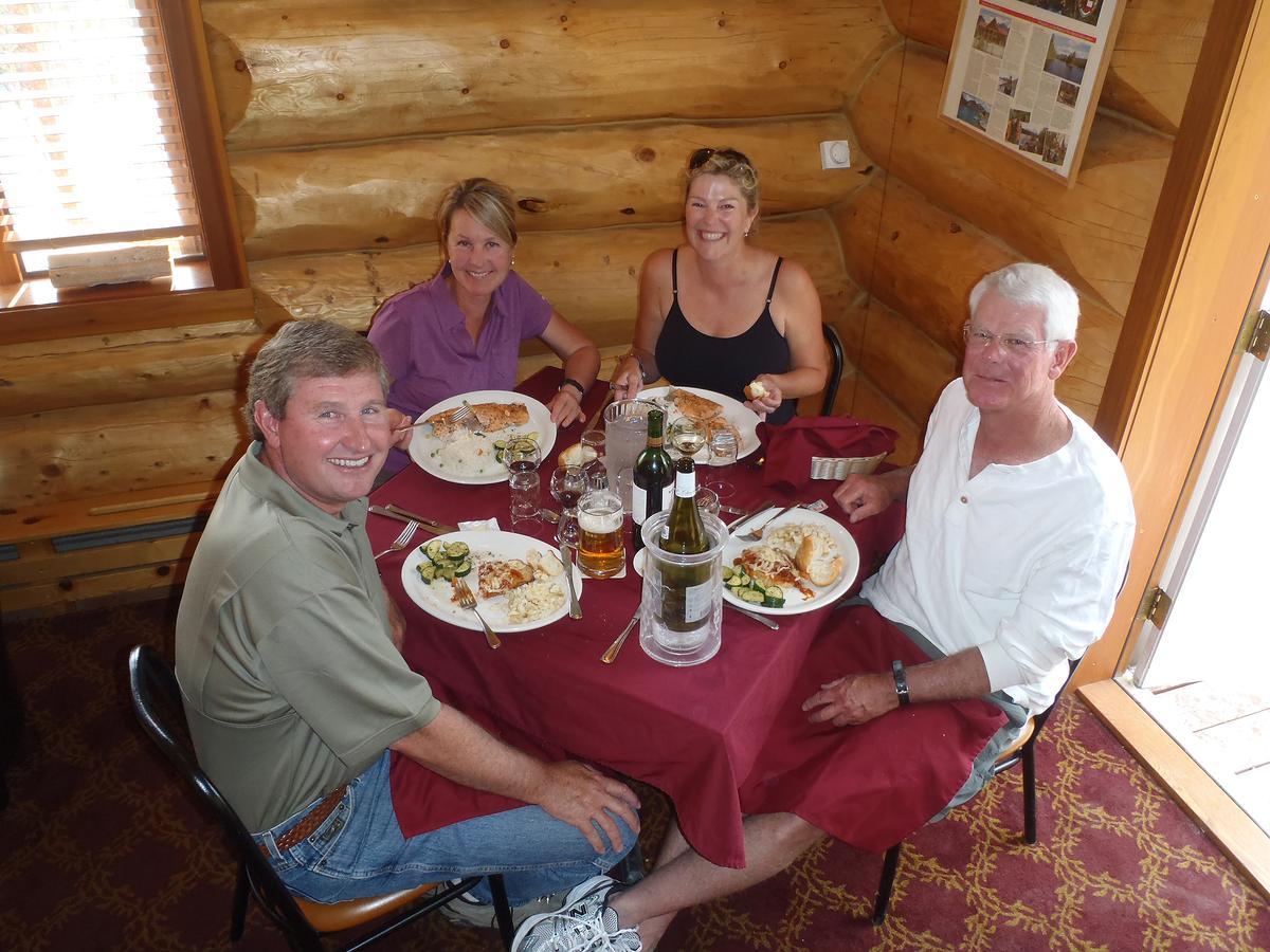 Northern Rockies Lodge Muncho Lake Extérieur photo