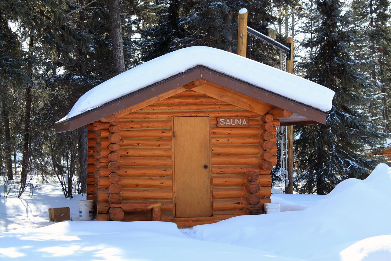 Northern Rockies Lodge Muncho Lake Extérieur photo