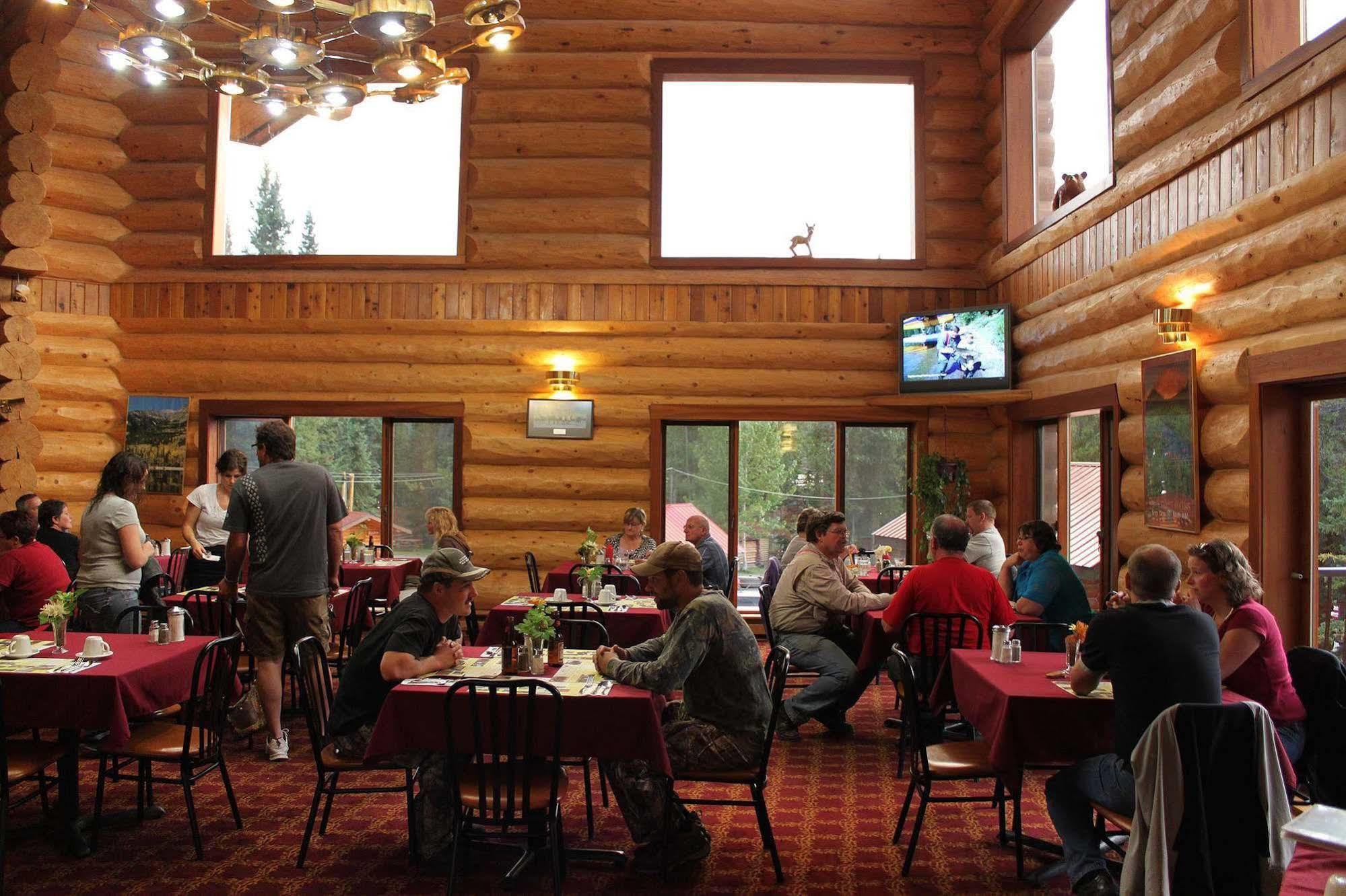 Northern Rockies Lodge Muncho Lake Extérieur photo