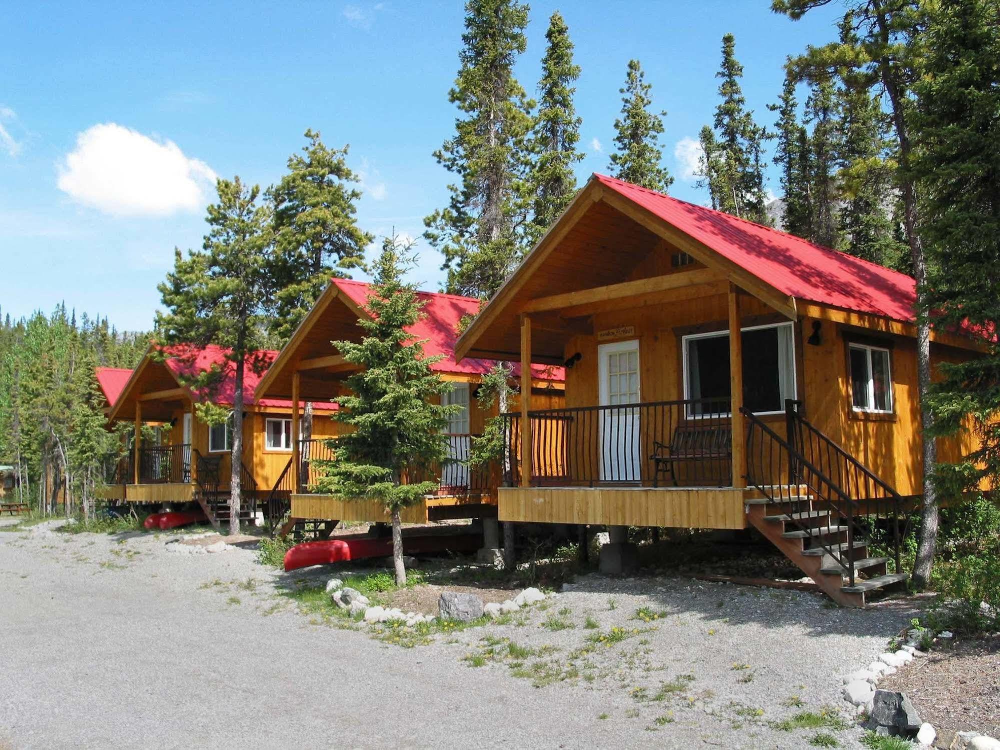 Northern Rockies Lodge Muncho Lake Extérieur photo