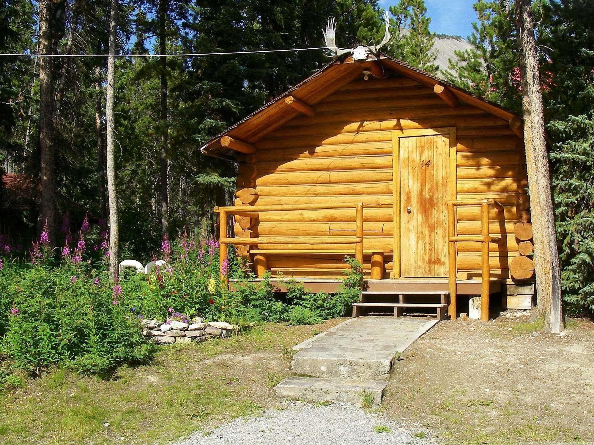 Northern Rockies Lodge Muncho Lake Extérieur photo
