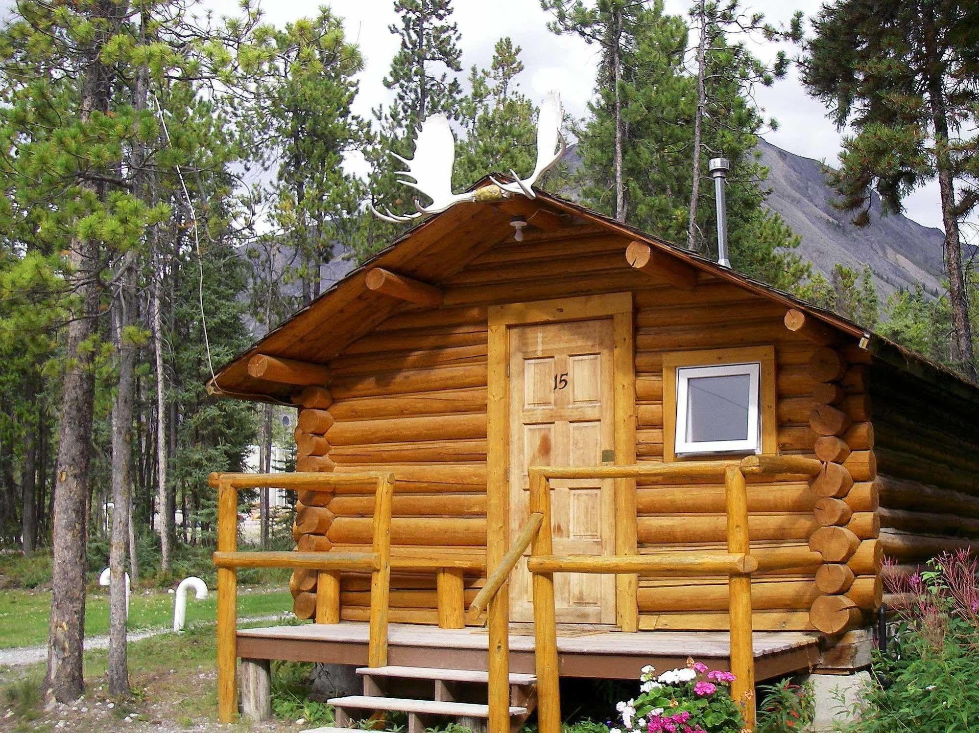 Northern Rockies Lodge Muncho Lake Extérieur photo