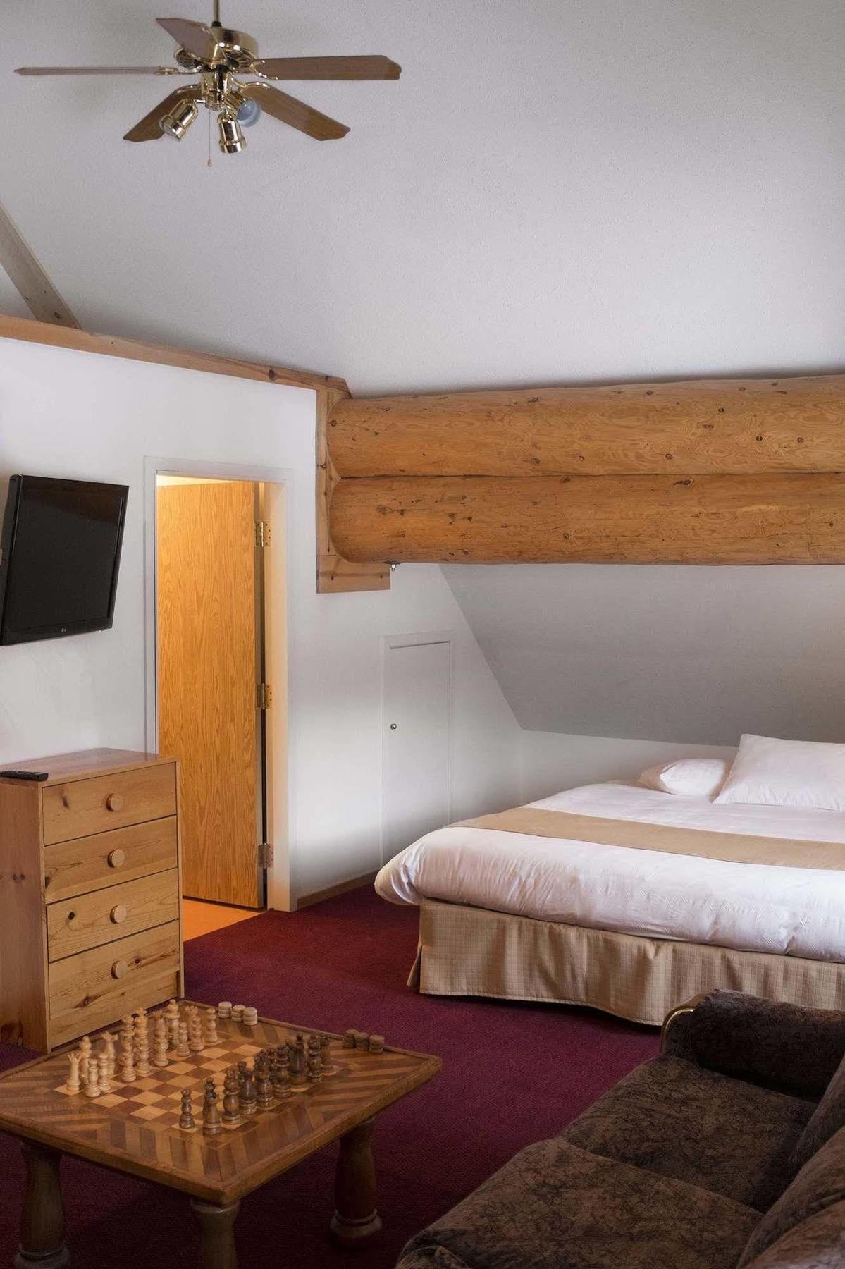 Northern Rockies Lodge Muncho Lake Extérieur photo