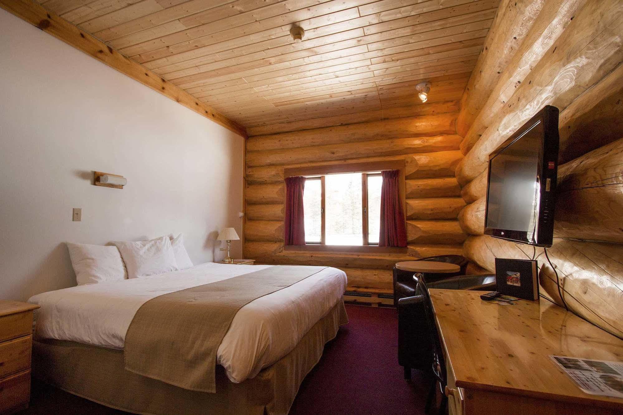 Northern Rockies Lodge Muncho Lake Extérieur photo