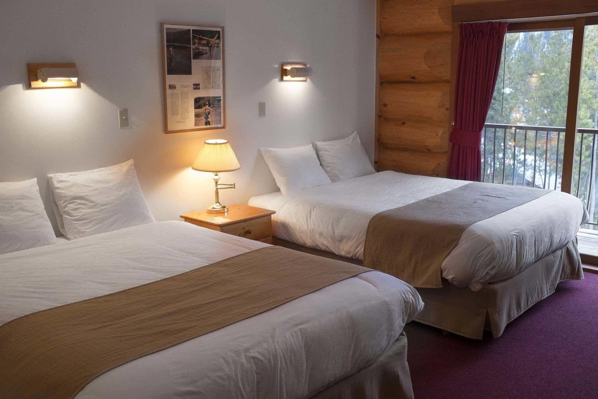 Northern Rockies Lodge Muncho Lake Extérieur photo