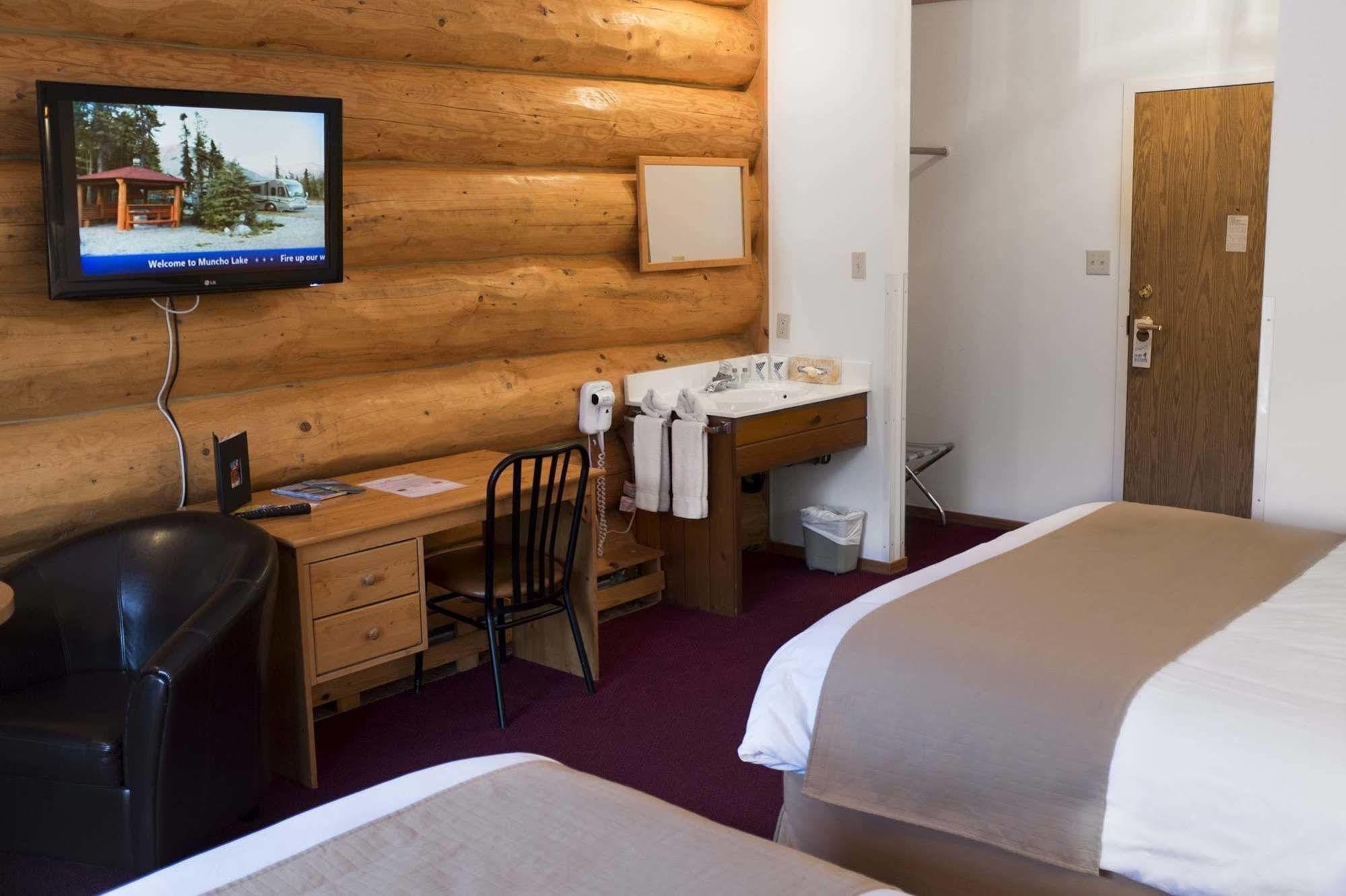 Northern Rockies Lodge Muncho Lake Extérieur photo
