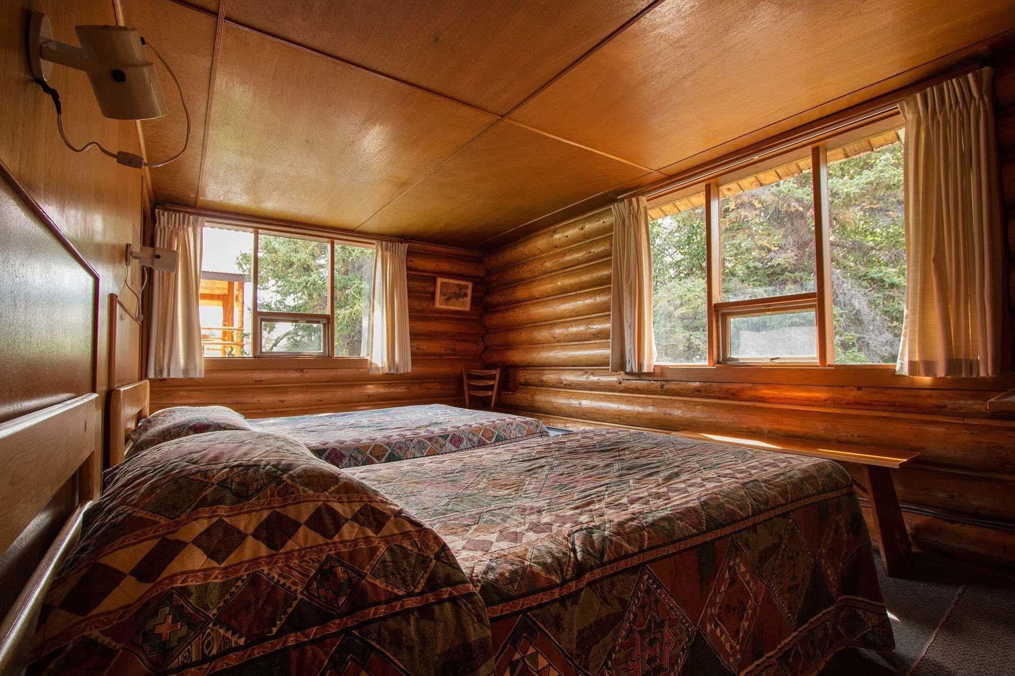 Northern Rockies Lodge Muncho Lake Extérieur photo