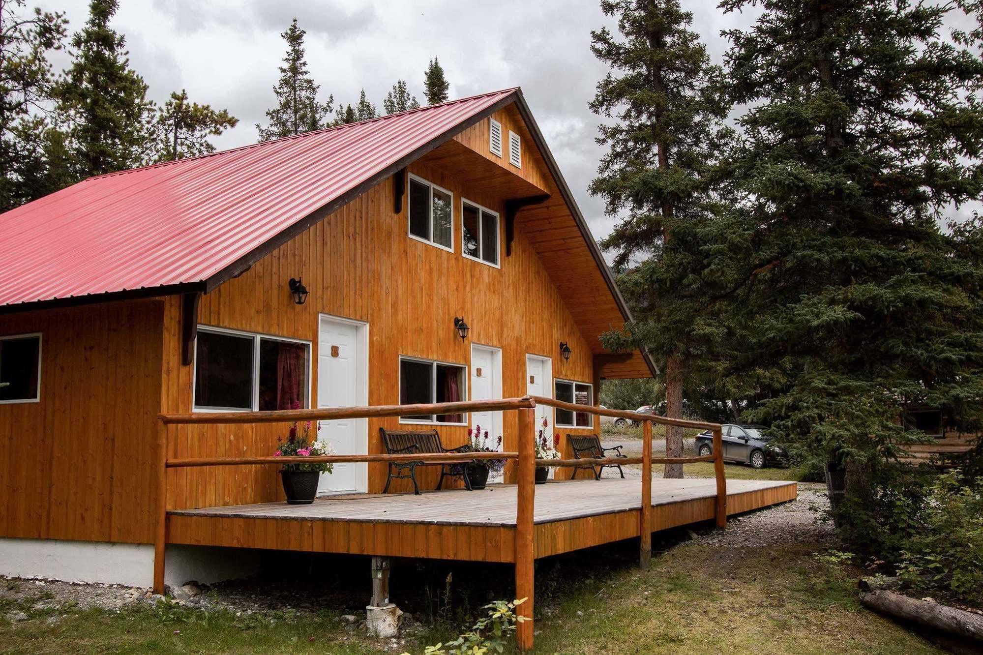 Northern Rockies Lodge Muncho Lake Extérieur photo