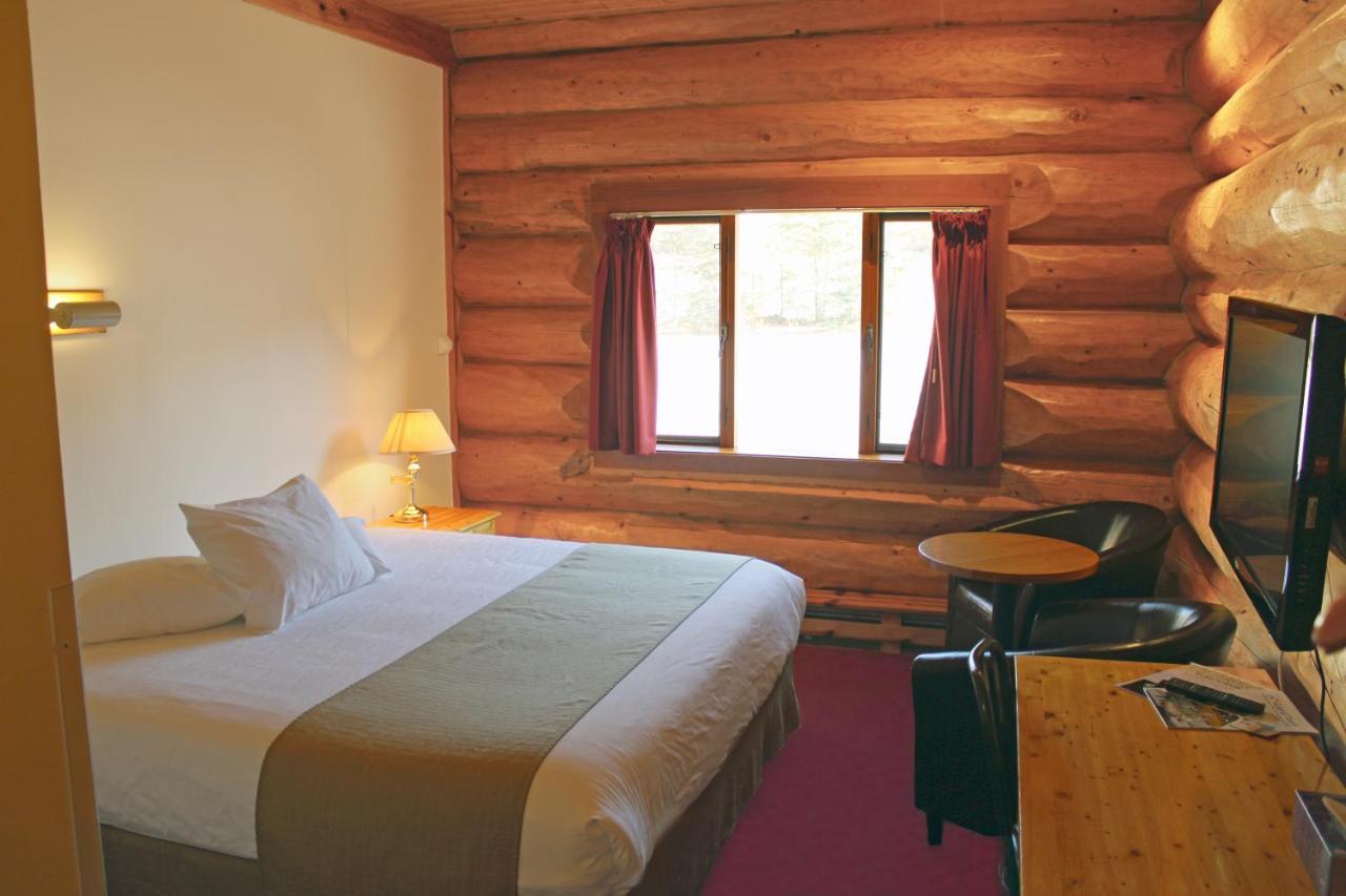 Northern Rockies Lodge Muncho Lake Extérieur photo